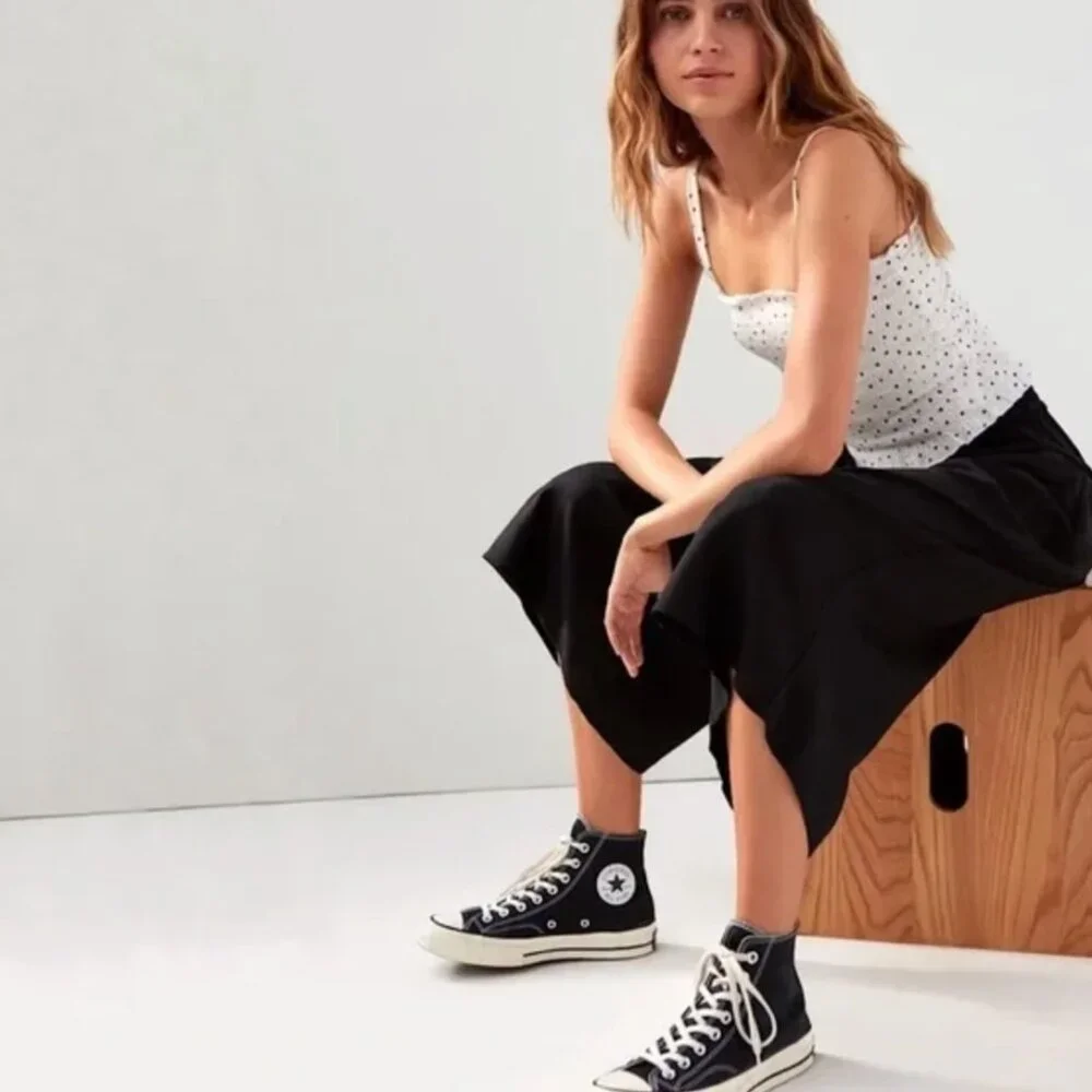 Aritzia Sunday Best Wide Leg Flowy Crop Pants, S, Black - Picture 6 of 9